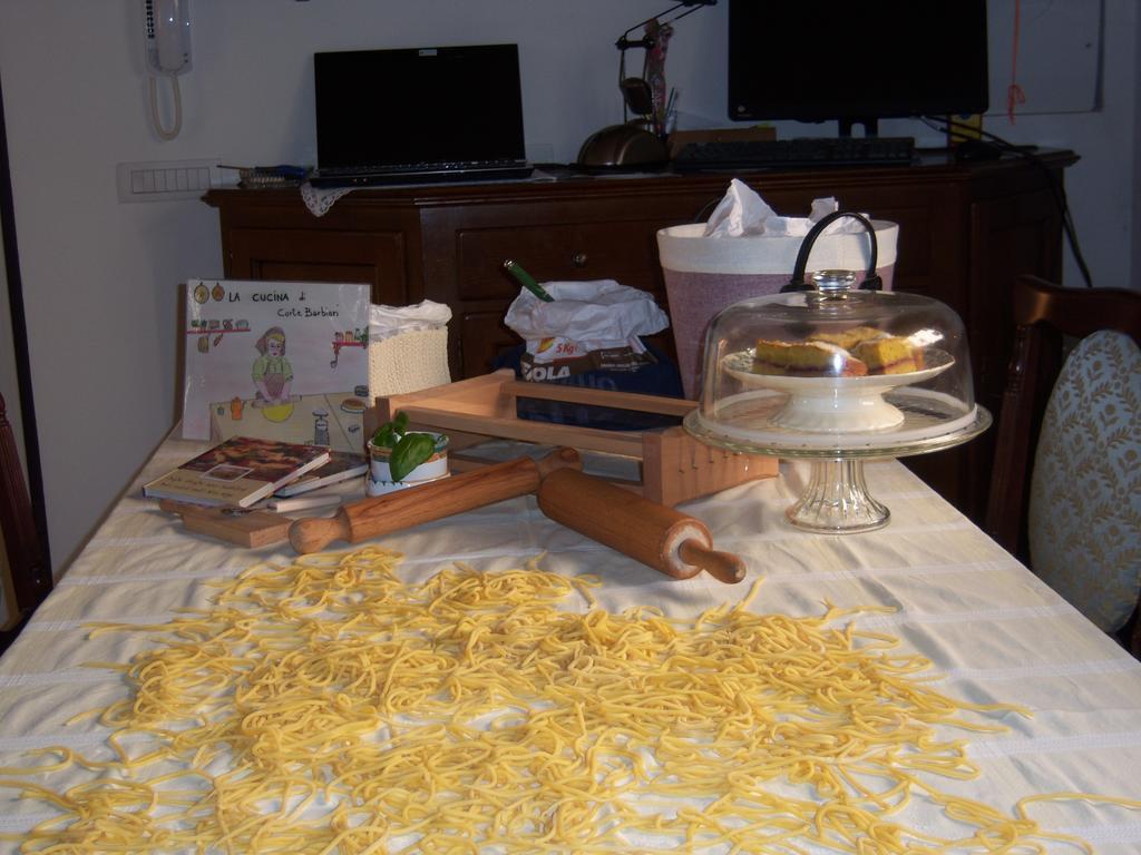 B&B Corte Barbieri Dolcè Екстериор снимка