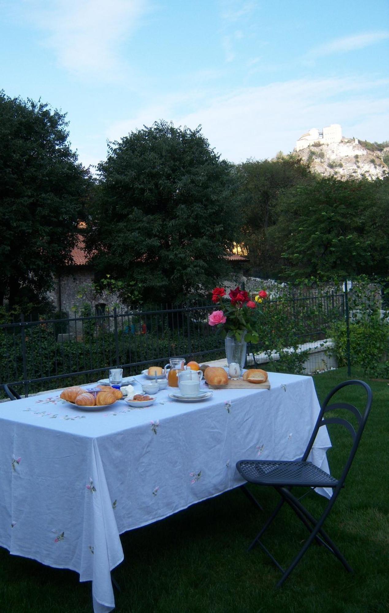 B&B Corte Barbieri Dolcè Екстериор снимка