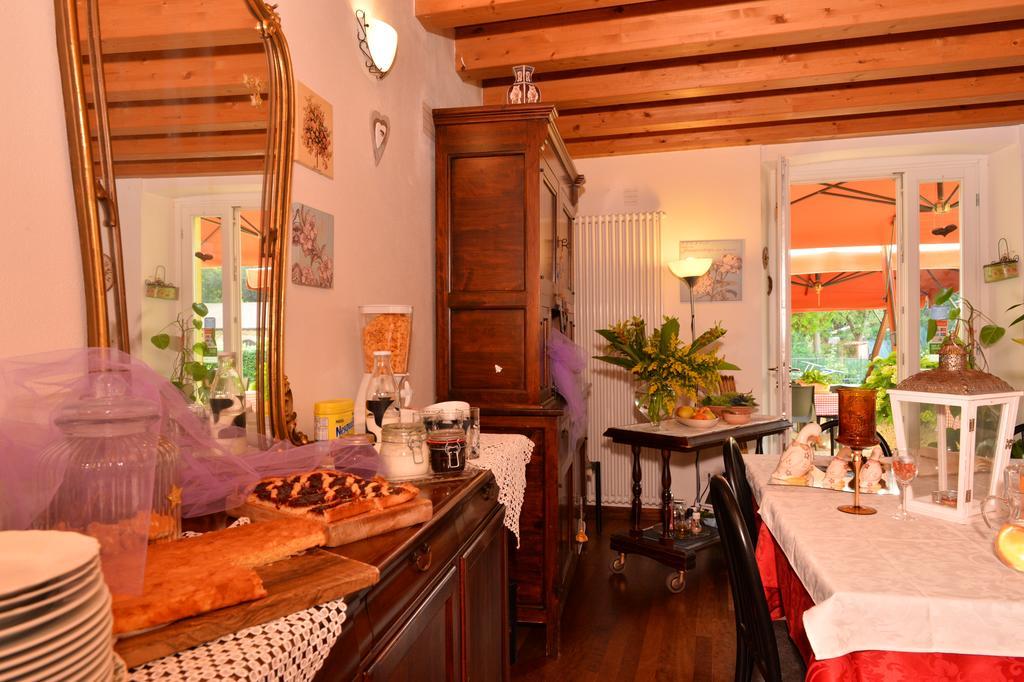 B&B Corte Barbieri Dolcè Екстериор снимка