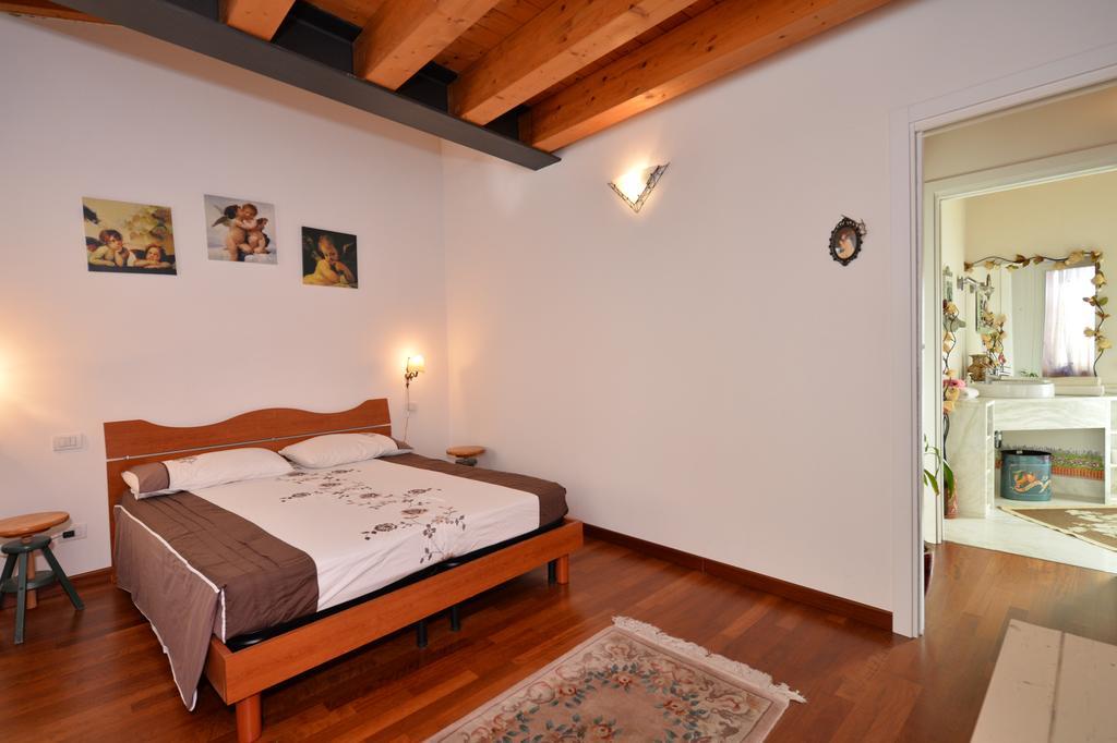 B&B Corte Barbieri Dolcè Екстериор снимка