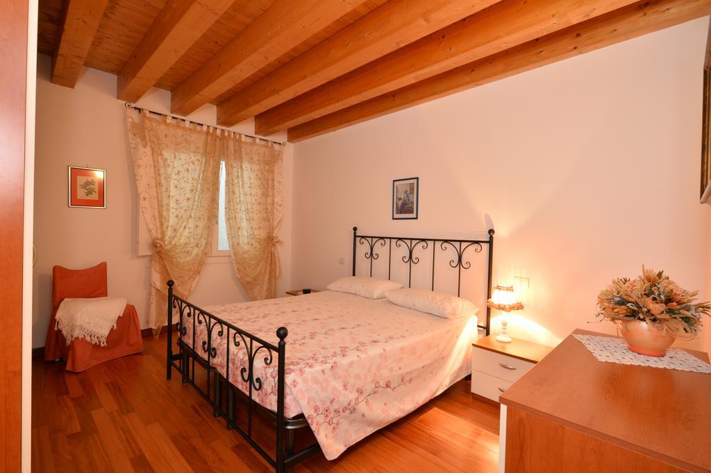 B&B Corte Barbieri Dolcè Екстериор снимка