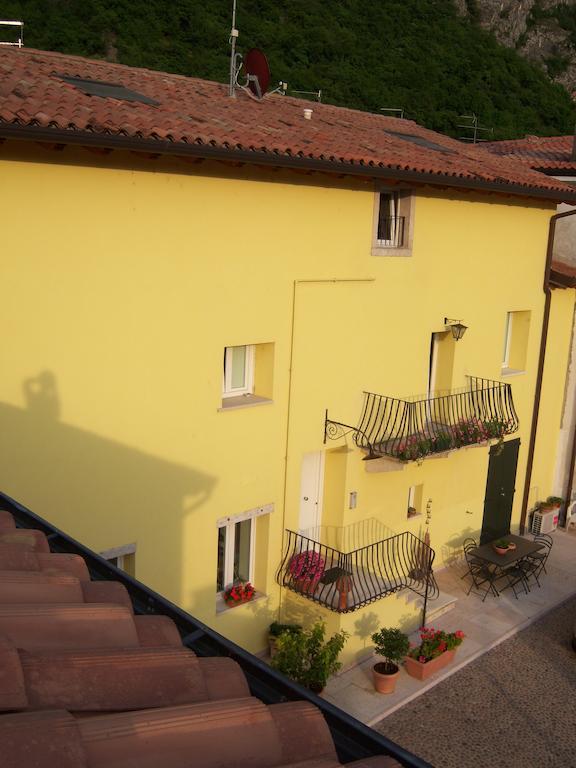 B&B Corte Barbieri Dolcè Екстериор снимка